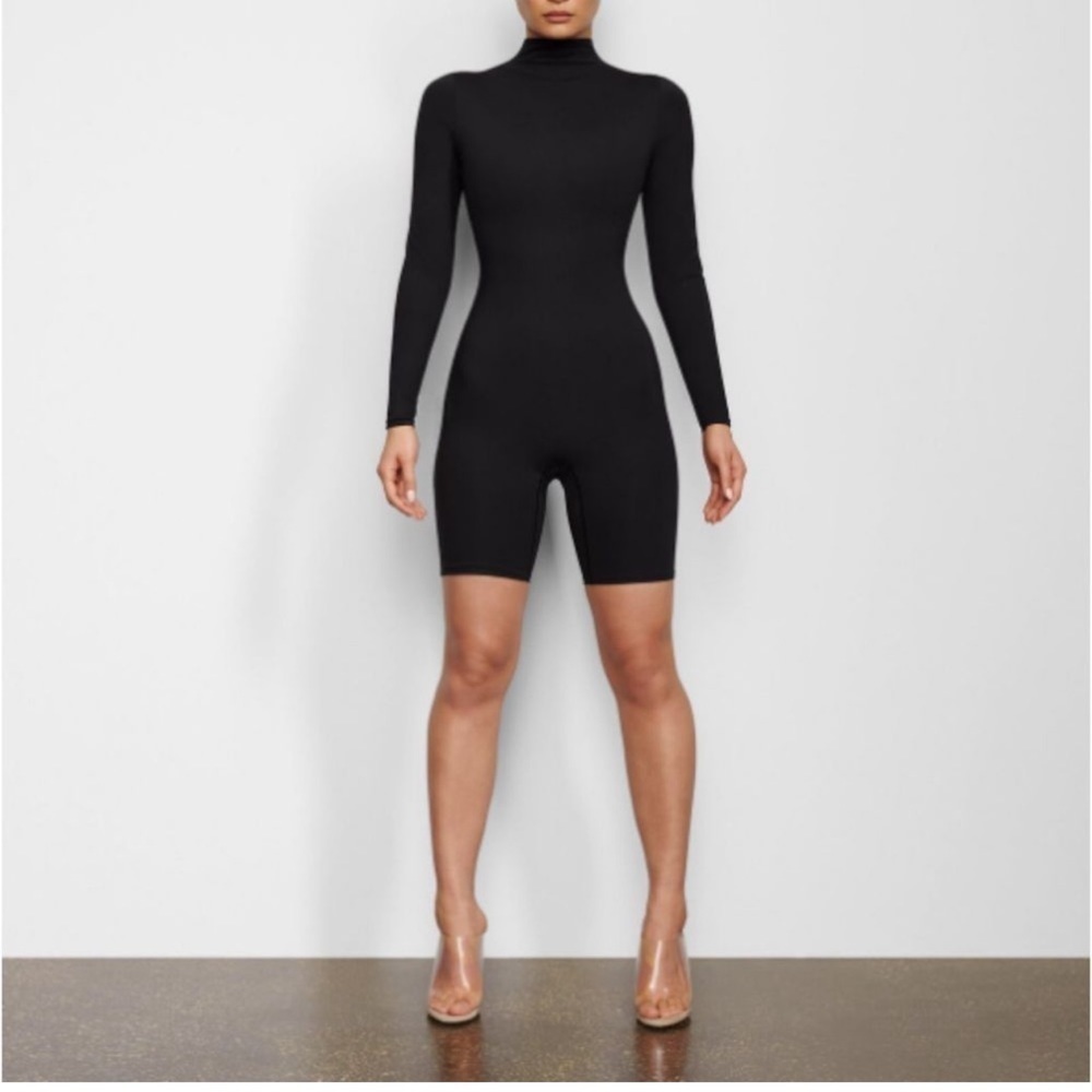 SKIMS ALL IN ONE LONG SLEEVE MID THIGH BODYSUIT ONESIE IN ONYX NWT! - Picture 4 of 11